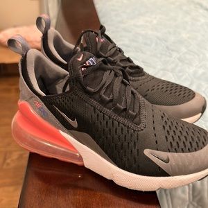 Nike Air 270 kids size 5.5